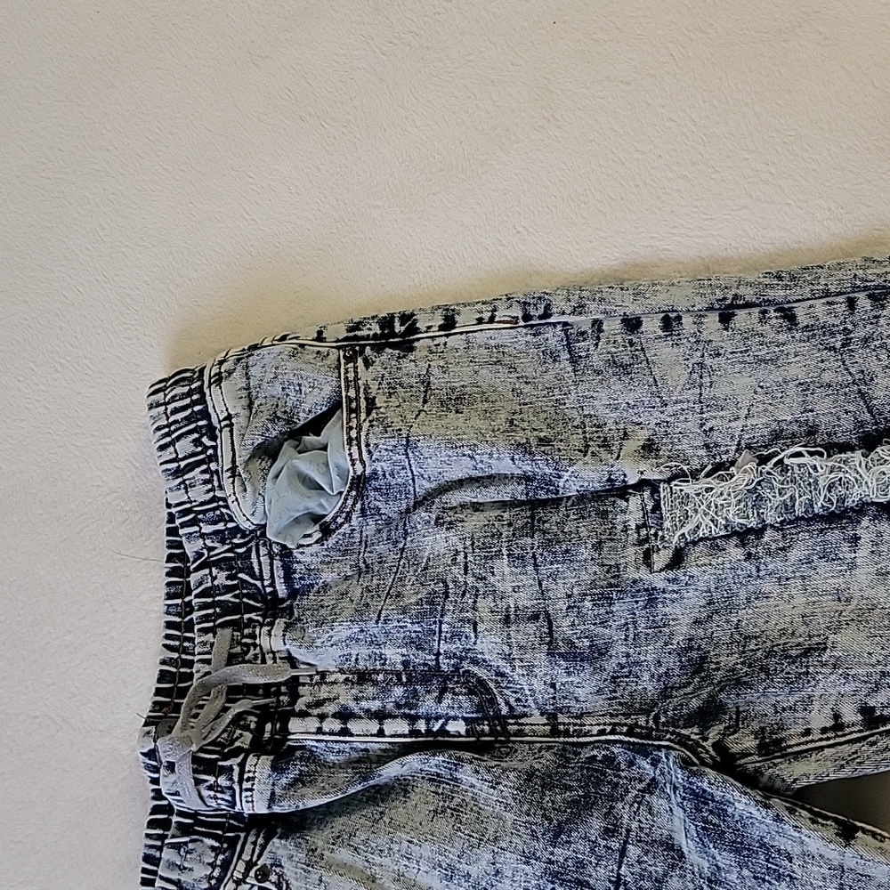 Distressed motor jean 👖 - Picture 7 of 8